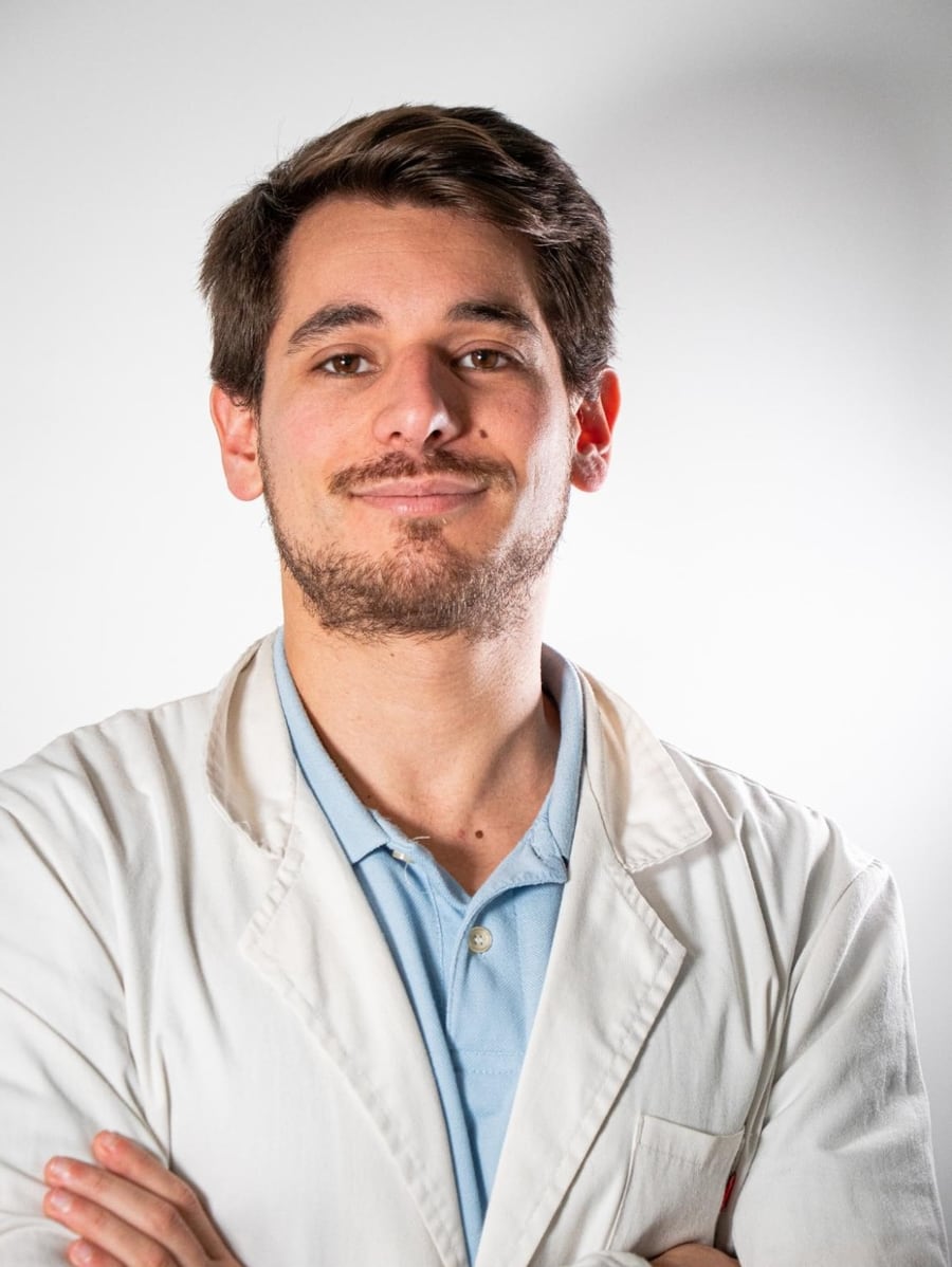 Dr. Carlos Carmona