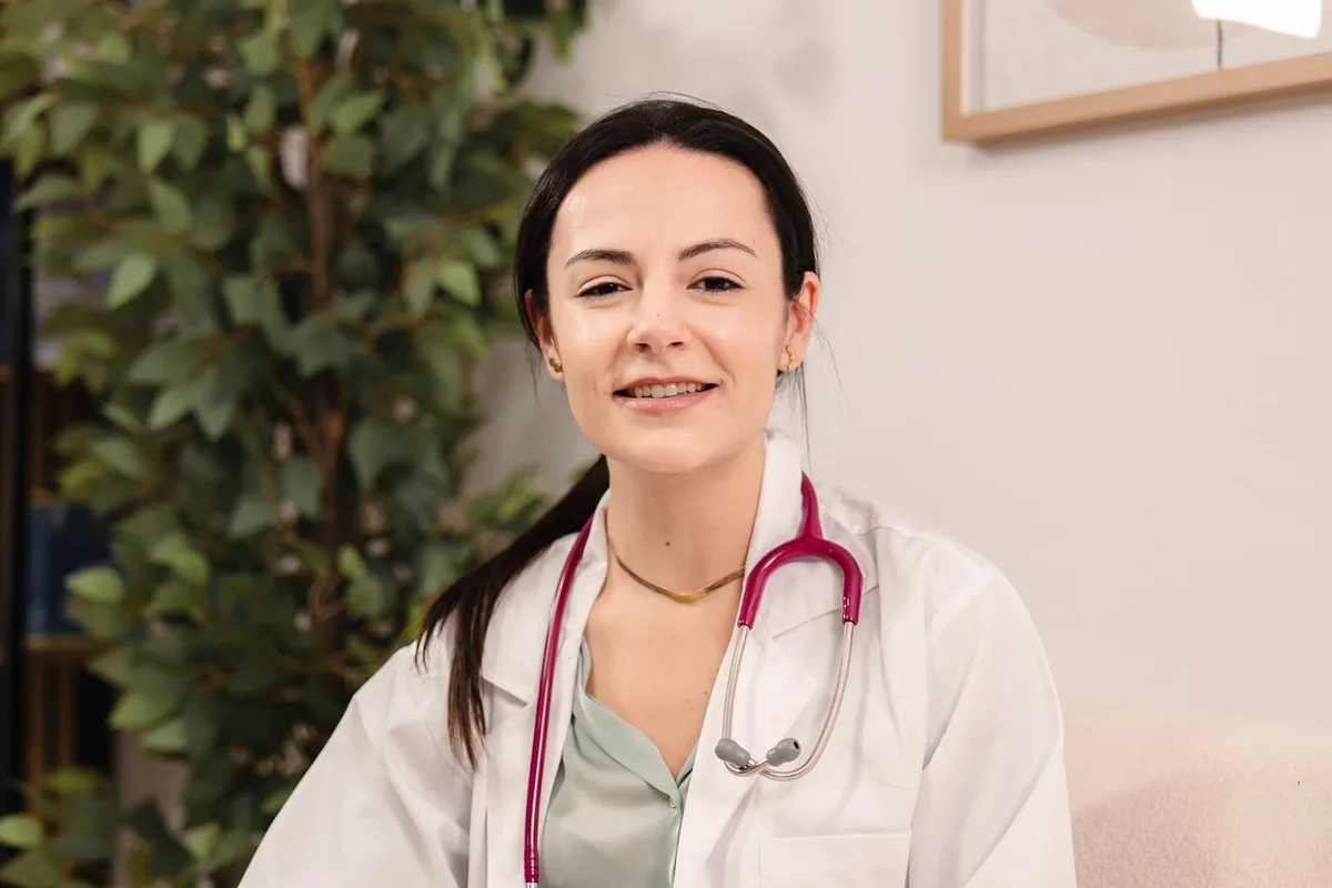Médica de Clínica Digital en una consulta online de anticoncepción
