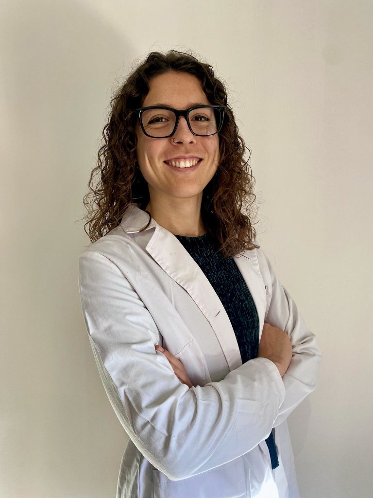 ClinicaDigital.com - Tu salud a un click, 24/7 - La mejor clínica online - Clínica Digital+4 Su perfil combina la práctica asistencial con una intensa labor como subinvestigador en numerosos ensayos clínicos de fases I-IV y el desarrollo de soluciones basadas en innovación digital e inteligencia artificial aplicada a la salud. Gracias a esta formación y experiencia, el Dr. Lahoz brinda una atención médica de vanguardia, centrada en la medicina personalizada y el uso seguro y eficiente de los fármacos